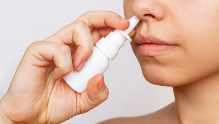 Dùng thuốc xịt trị viêm xoang cần lưu ý gì?